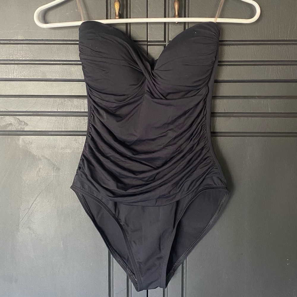LA BLANCA one piece swimsuit